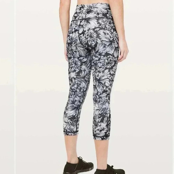Lululemon Wunder Under Crop (High-Rise) *Full-On Luxtreme 21"Night Garde… - Picture 8 of 15